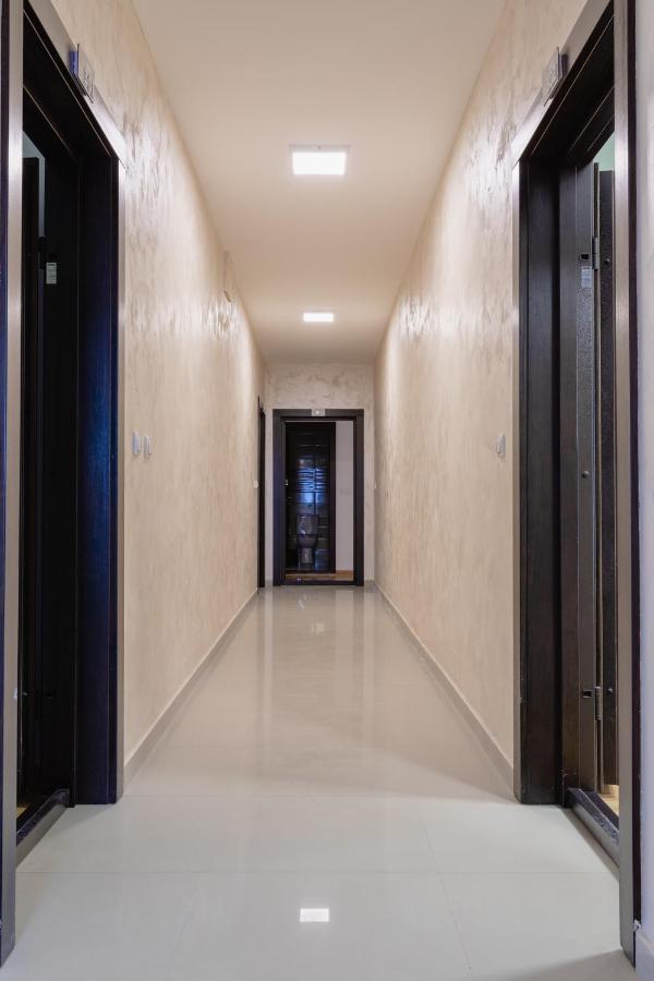 Airmi Hotel Surcin Экстерьер фото